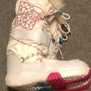 RARE/VINTAGE WOMANS DC SNOWBOARDING BOOTS $65 today only w discounted shipping!